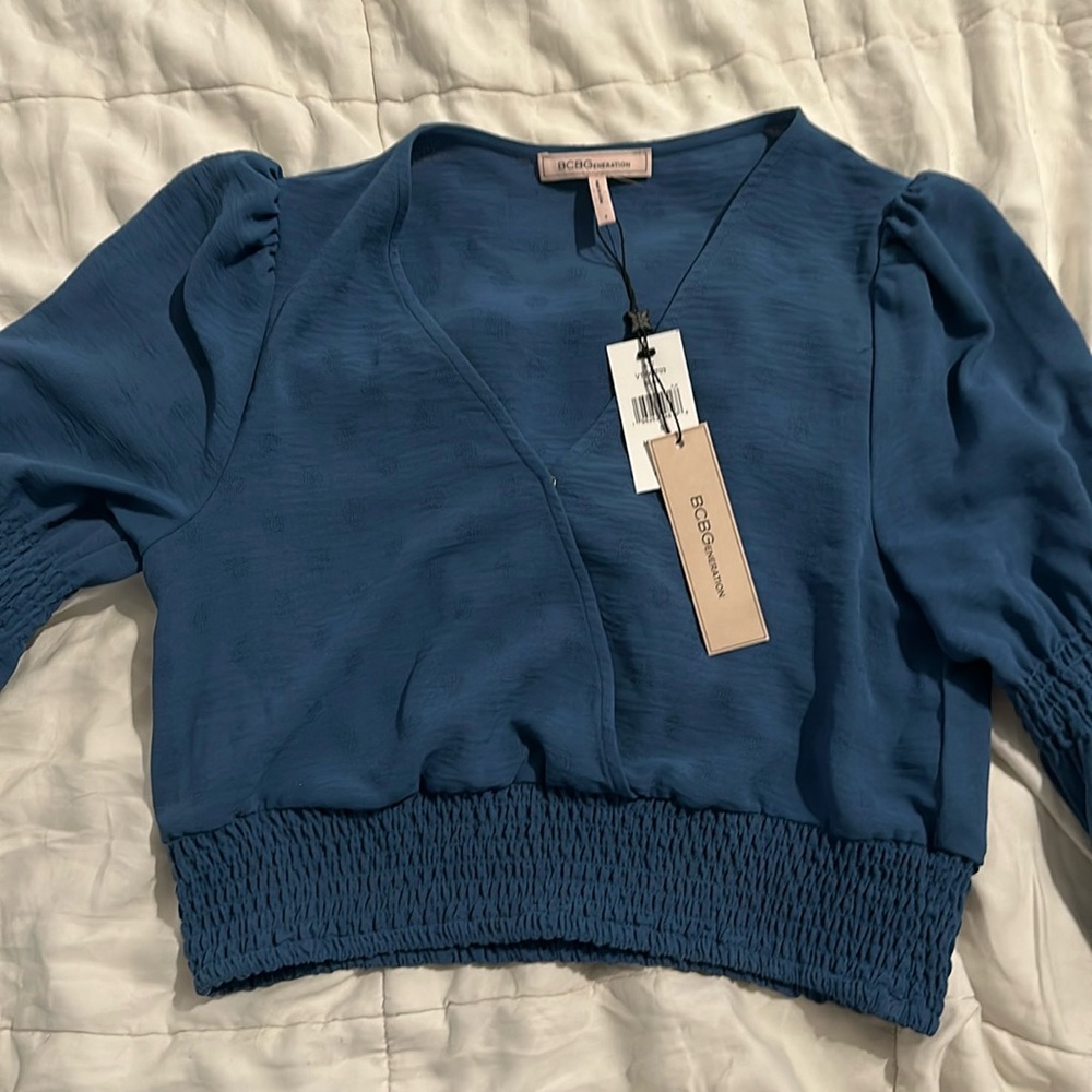 BCBGeneration NWT cropped blouse